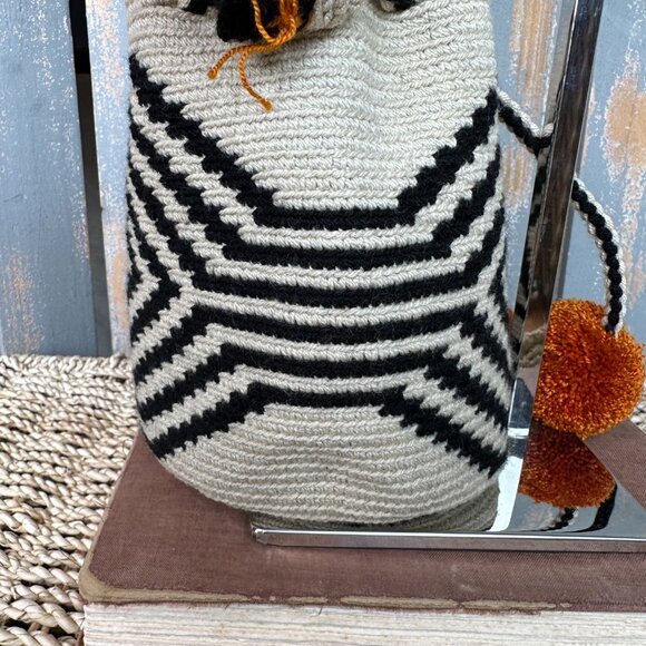 Wayuu Tribe Pom Pom Mini Chila Crossbody Bag NWT - Picture 8 of 12